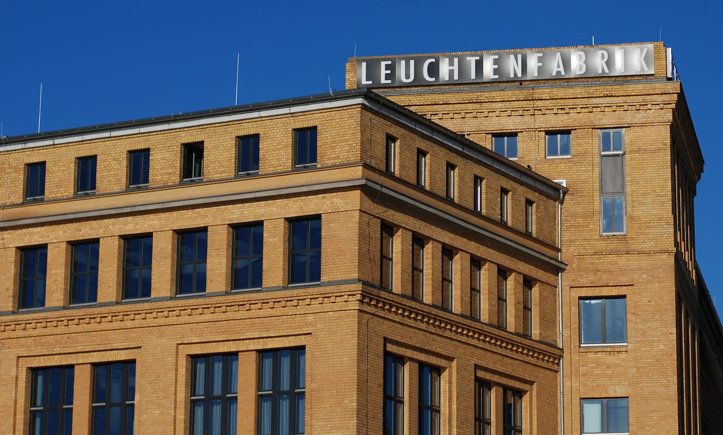 Außenansicht des Gebäudes der Leuchtenfabrik in Berlin Oberschöneweide